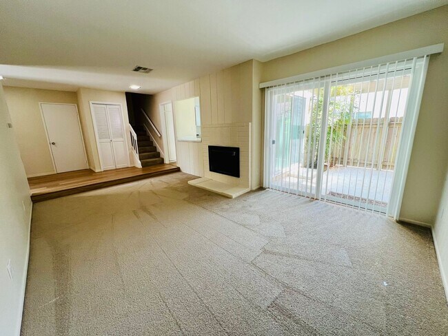 Building Photo - 4 Bedroom 2.5 Bath House in Quiet Neighbor...