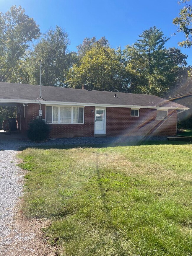 Foto del edificio - Sevierville 37862 - 3 bedroom, 2 bath base...