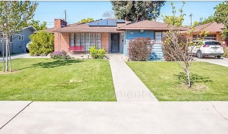 Primary Photo - 2639 N Adoline Ave