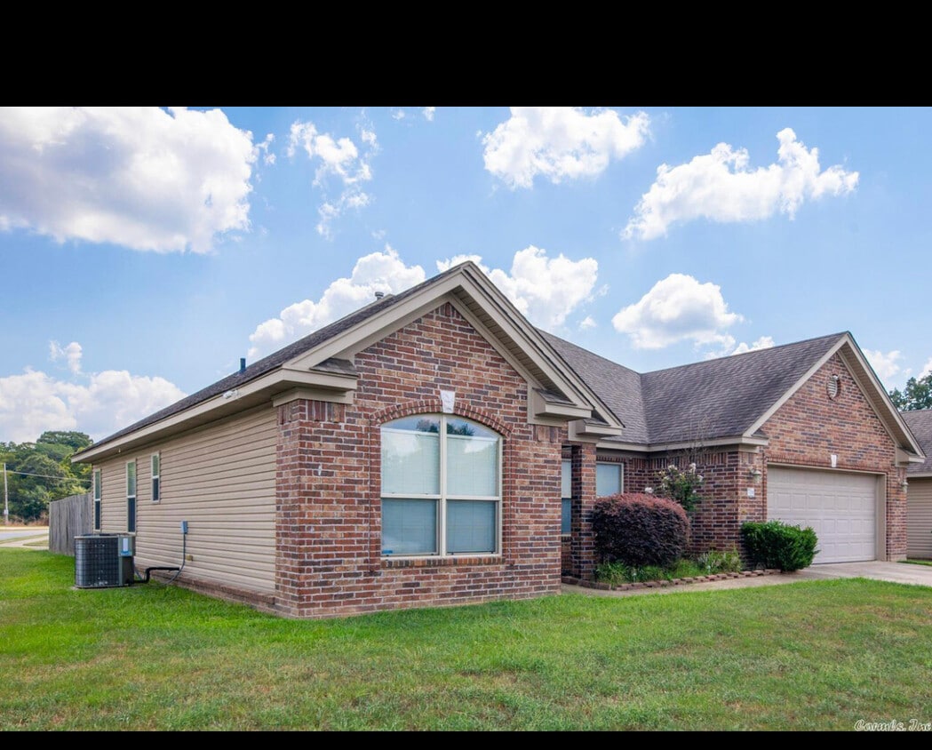 70 Chateaus Ln, Little Rock, AR 72210 House Rental in Little Rock, AR