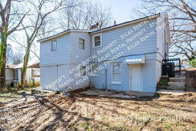 Building Photo - 1205 Skyline Dr