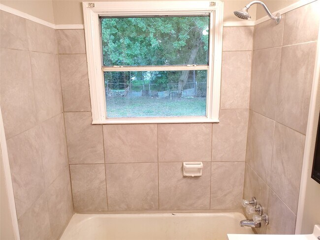 Foto del edificio - 5318 Doulton Dr