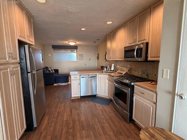 Foto del edificio - 830 Shore Rd