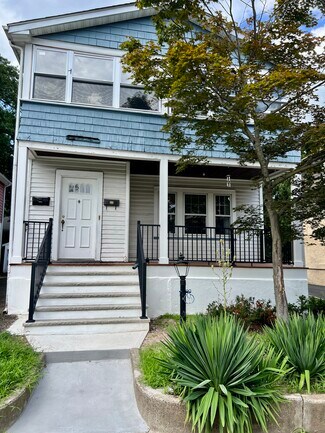 Building Photo - 10 Warman St