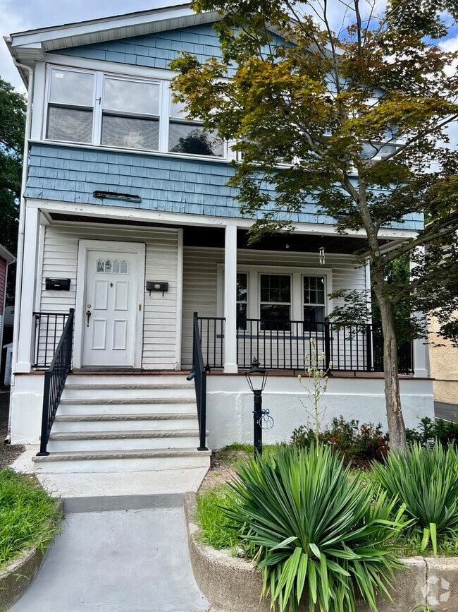 Building Photo - 10 Warman St
