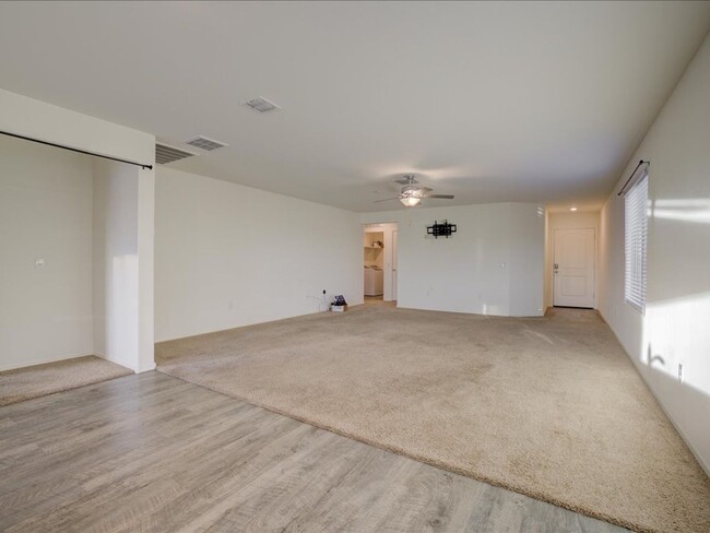 Building Photo - Cantera Community 3 Bedroom 2 Bath!!!