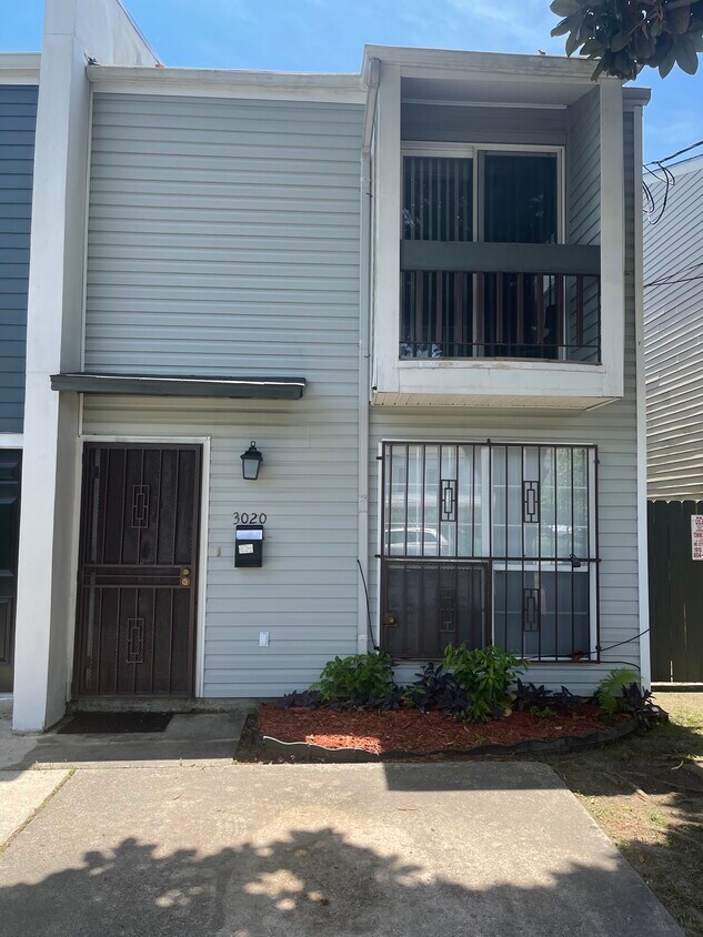 Primary Photo - 3020 Dryades St