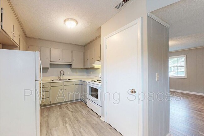 Foto del edificio - 201 Fieldcrest Pl