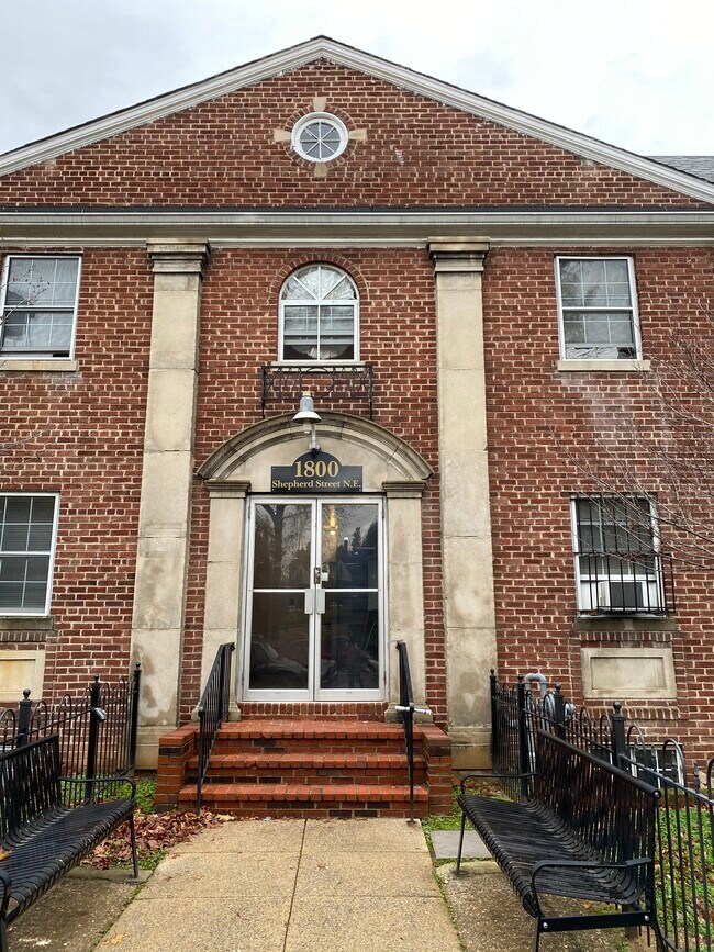 Building Photo - 1800 Shepherd St NE