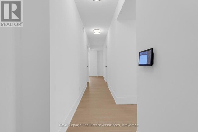 Building Photo - 259 The Kingsway