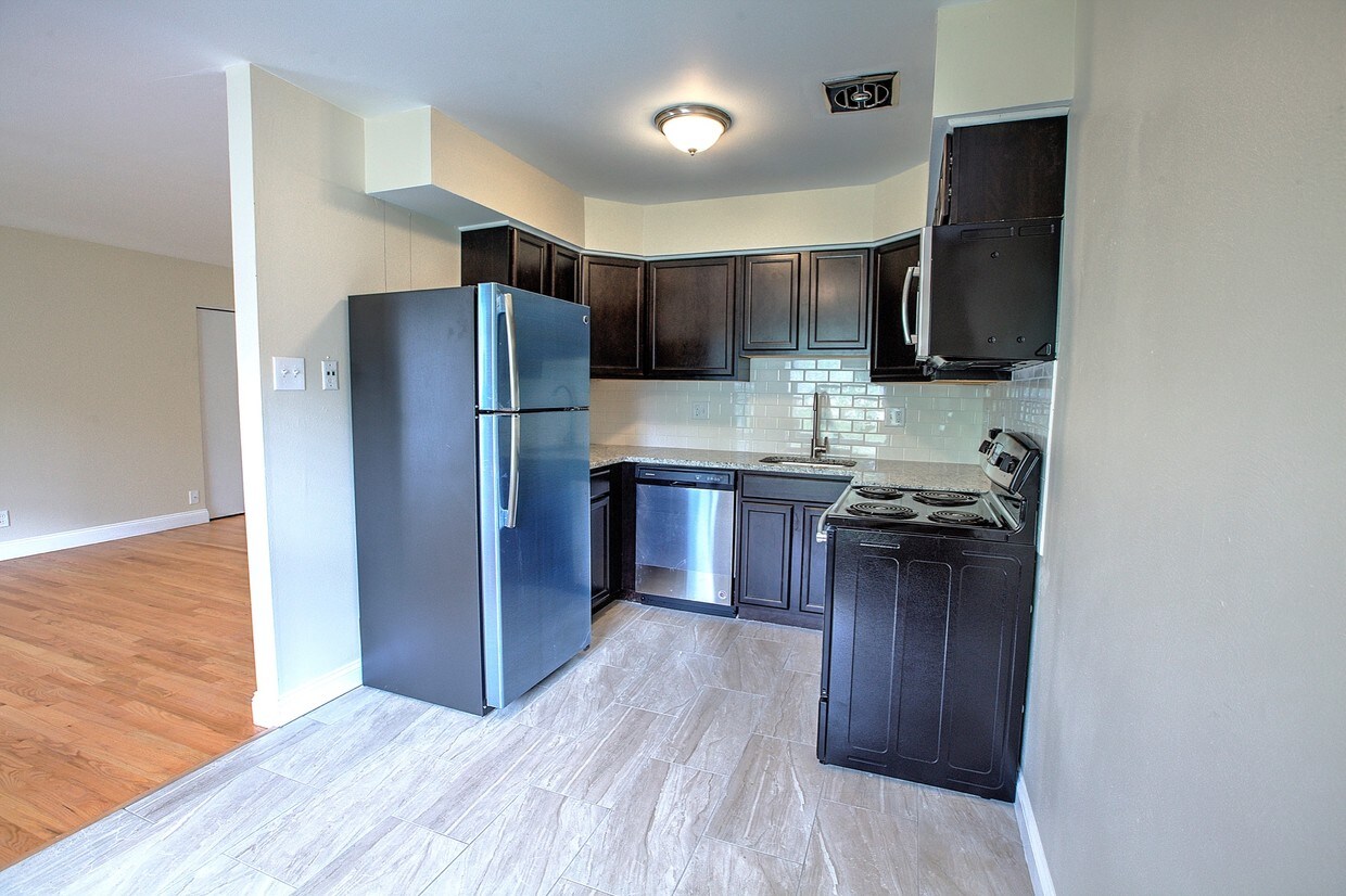 Foto principal - 941 Brookside Ave