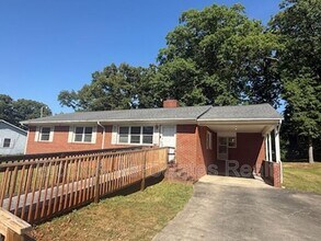 Building Photo - 1723 Brook Dr