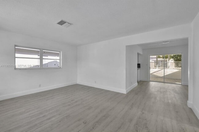 Building Photo - 4964 NW 48th Way