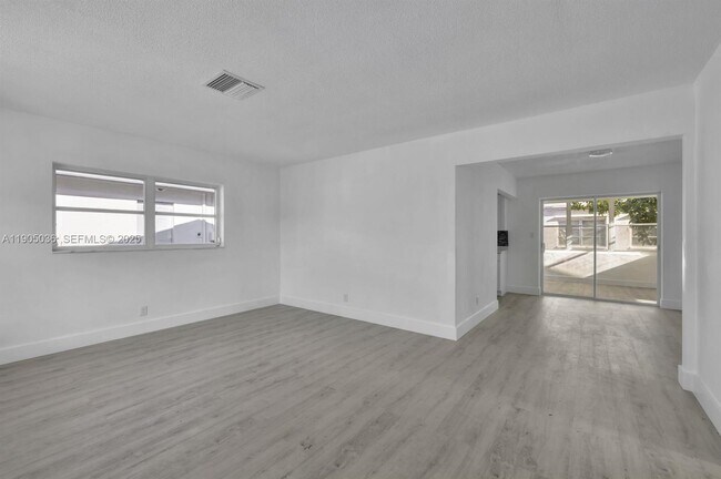 Foto del edificio - 4964 NW 48th Way