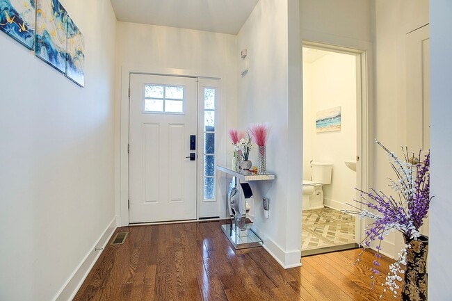 Building Photo - 100 Valentino Dr