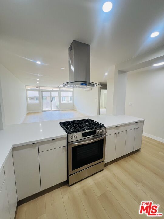 Foto del edificio - 11635 Mayfield Ave