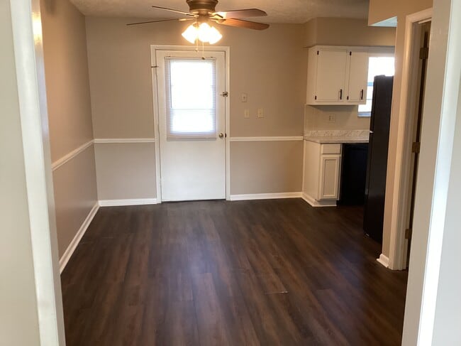 Dining room - 1025 W Mountain View Rd