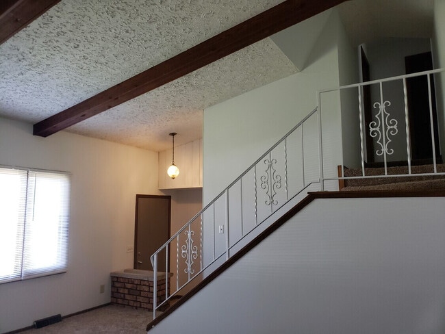 Building Photo - 6844 Sunset Meadow Dr