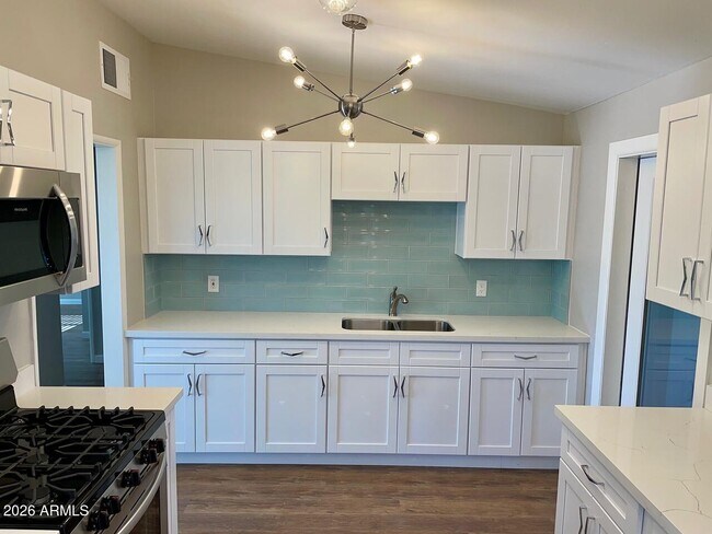 Foto del edificio - 2012 E Howe Ave