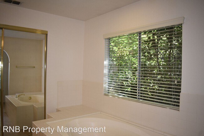 Building Photo - 4 br, 2 bath House - 156 Dulverton Circle