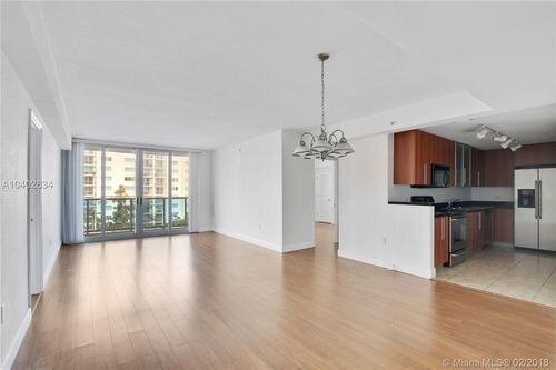 Foto del edificio - 7502 E Treasure Dr