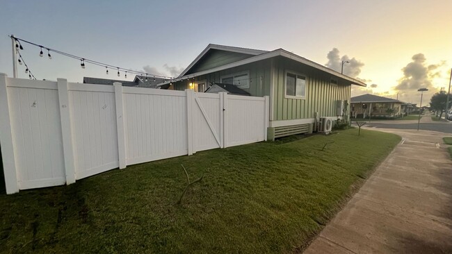 Building Photo - All Pets Welcome to this 2/1 SFH in HO'OPI...