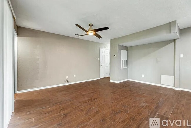 Building Photo - #A1