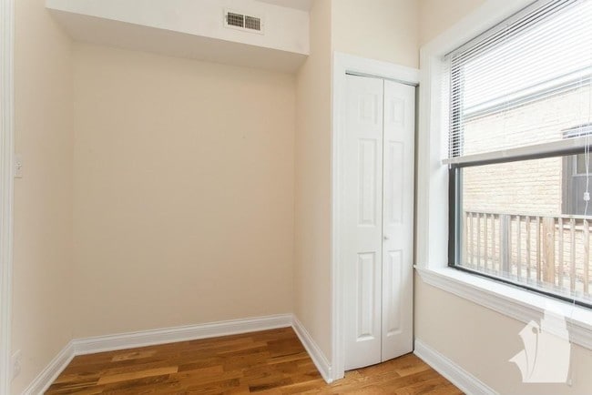 Building Photo - 1444 W Byron St