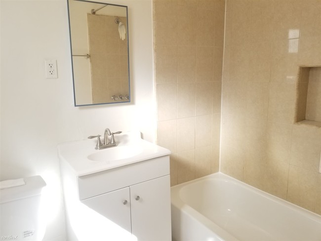 Building Photo - Studio, 1 bath  - 619 S Rampart Blvd