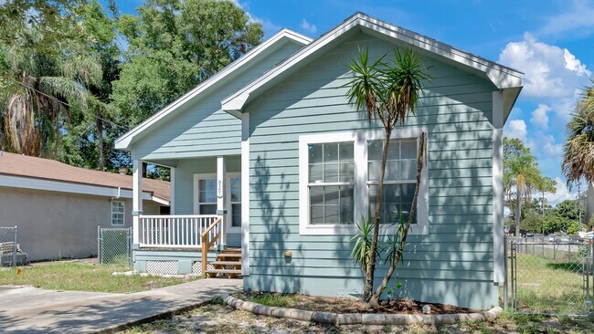 9301 N 20th St Tampa FL 33612 - Spacious 3 Bedroom Home With Recent Upgrad Tampa Fl Building Photo 