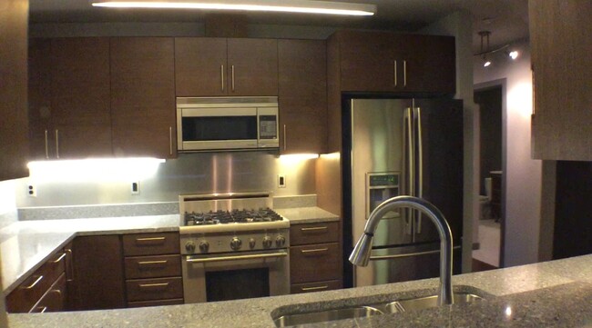Building Photo - Modern Ballard Penthouse  2 Bedroom Condo