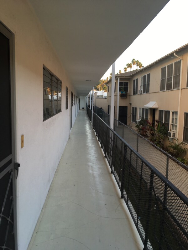 Foto del edificio - 5711 Carlton Way