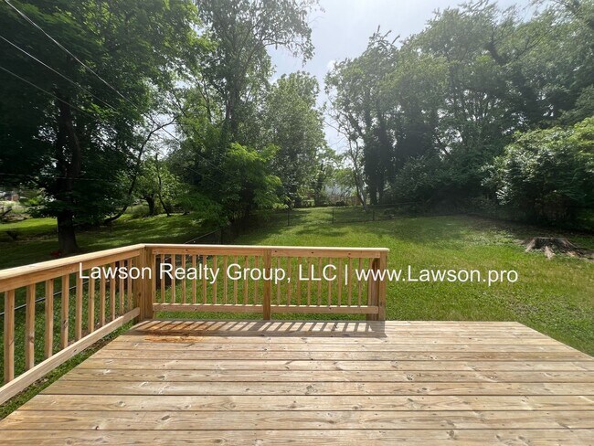 Building Photo - One Level Three Bedroom One Bath Ranch