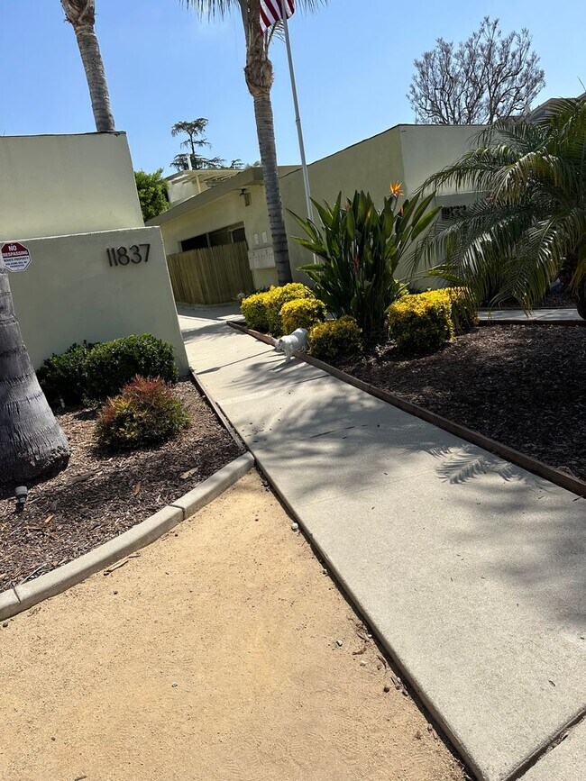 Foto del edificio - Explore a charming 2 bedrooms, 2.5 bathroo...