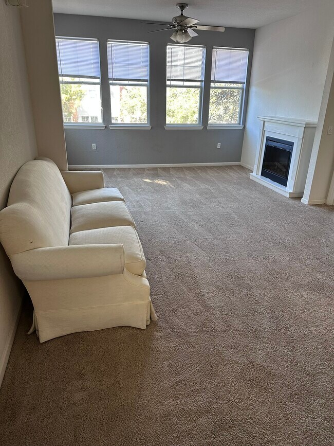 Viviendo - 8550 Touchton Rd