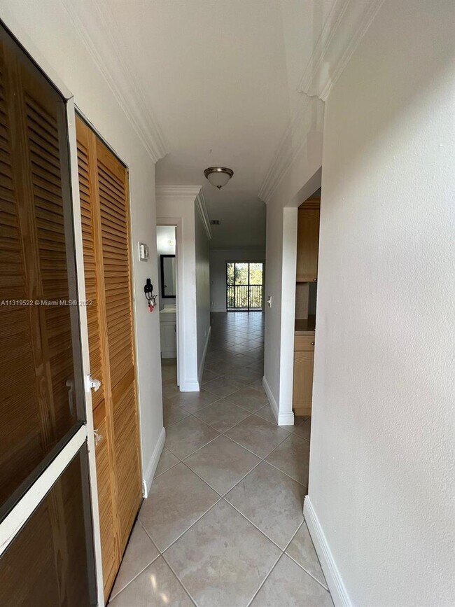 Building Photo - 10613 NW 11th St  205 Pembroke Pines Fl 33026