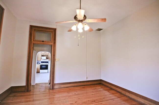 Building Photo - 453 S 9th St