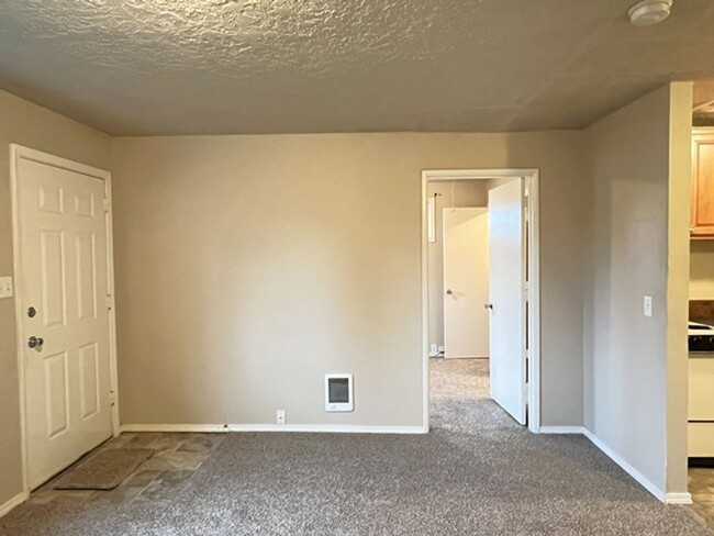 Building Photo - 1Bd/1Ba Single Story Home - Available Soon!