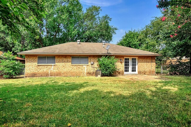 Building Photo - 3107 Arkansas Cir