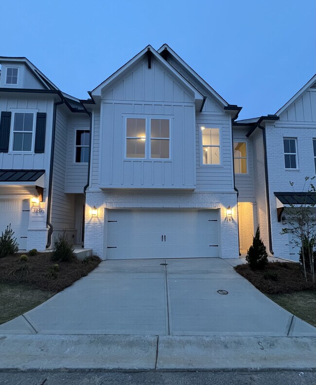 Building Photo - 1245 Willowcrest Way