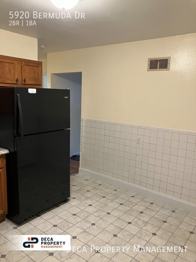 Building Photo - 2 Bedroom House