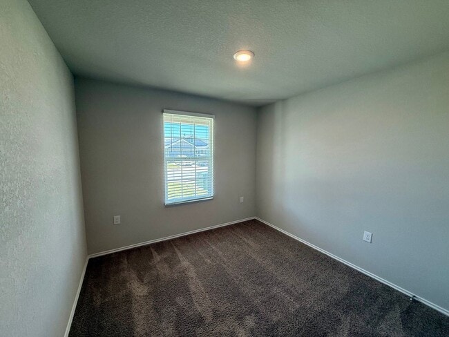 Building Photo - Beautiful home right next to Mission del L...