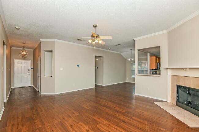 Building Photo - 825 Mesa Vista Dr