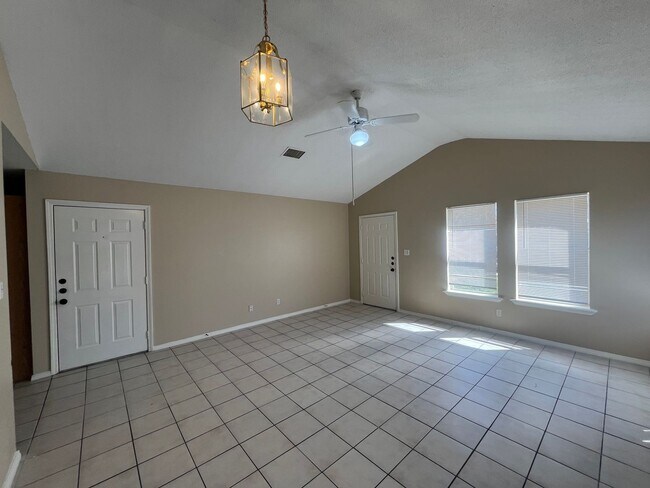 Foto del edificio - 5619 Lakebend W Dr