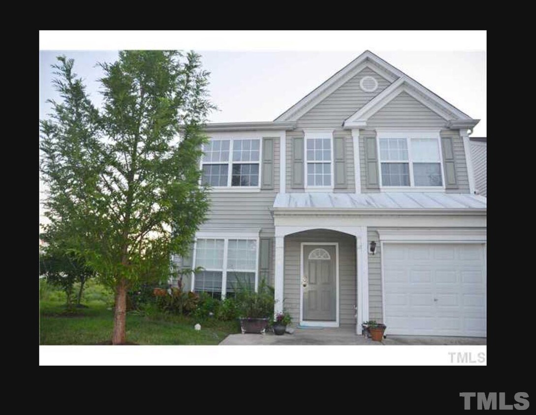 Primary Photo - 504 Apricot Cir