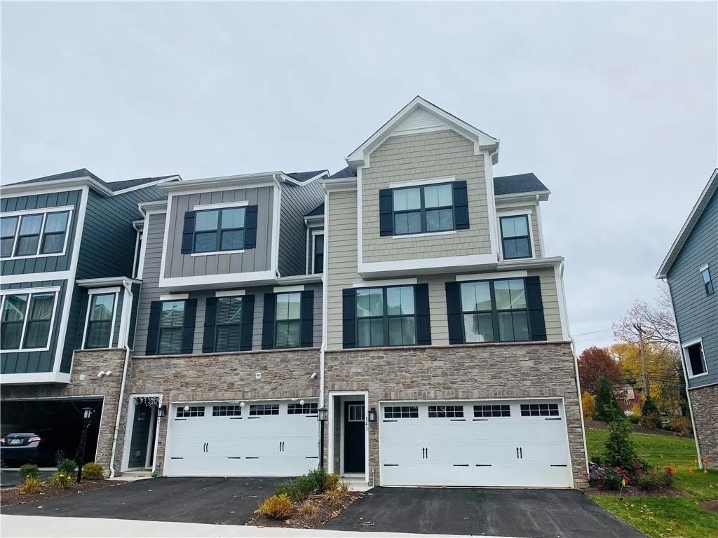 141 Laurel Pl Ln, Bridgeville, PA 15017 Townhome Rentals in