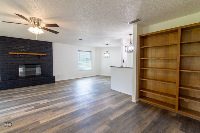 Foto del edificio - 1214 Sycamore Dr
