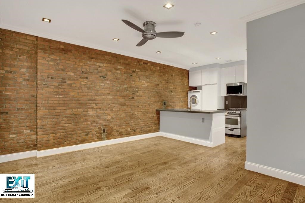 Primary Photo - 653 9th Ave