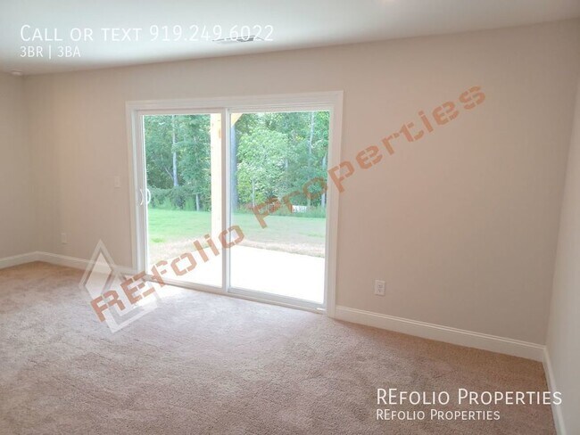 Building Photo - Beautiful 3 Story 3 Bedroom 2.5 Bath Townh...