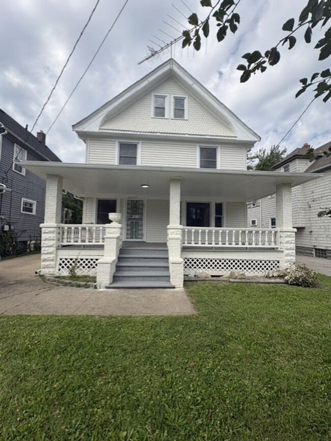 Building Photo - 4140 E 113th St